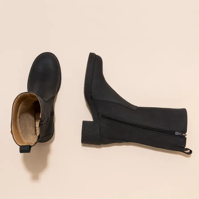 Ticino boot in black color 5662