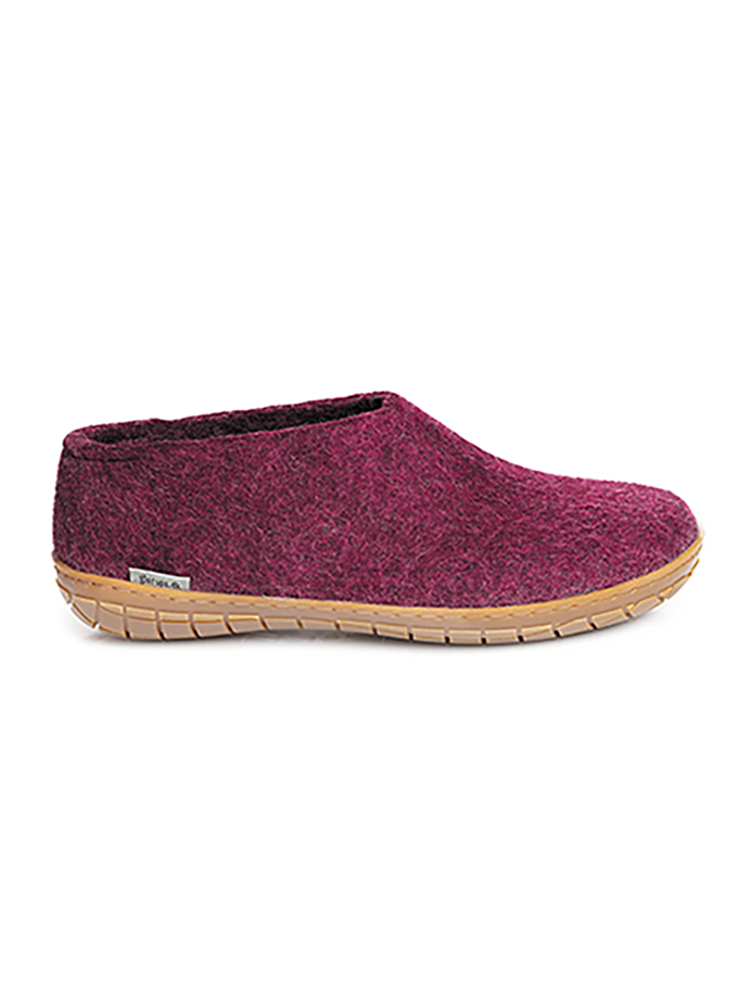 Cranberry wool shoe with rubber sole